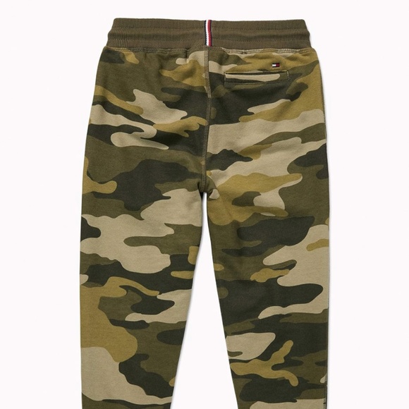 Tommy Hilfiger Adaptive Jogger Pants with Elastic Waist - Picture 2 of 7